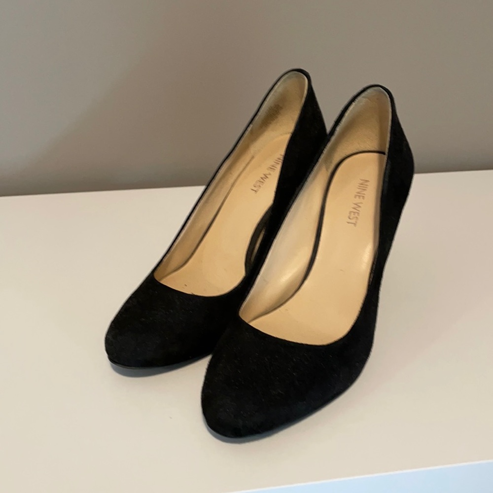 Nine West suede round toe heels